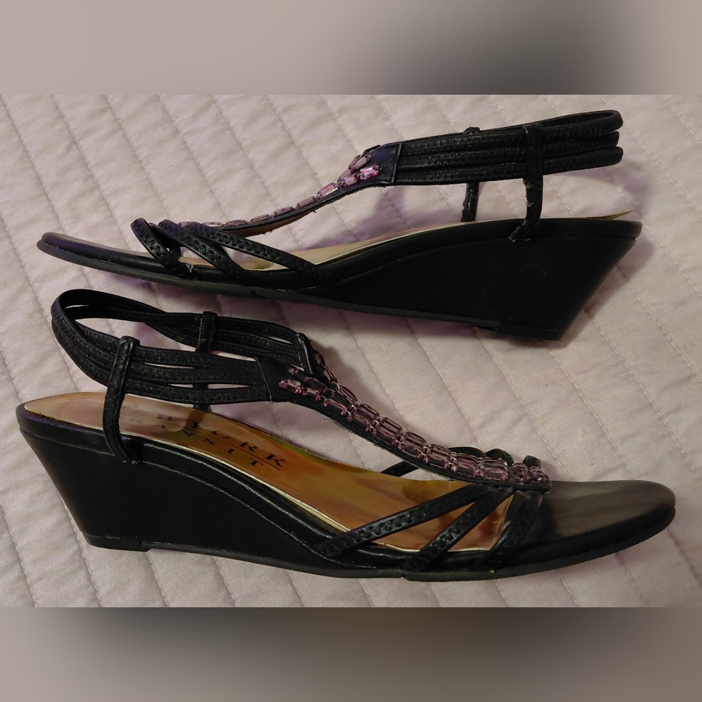 New York Transit Womens Black With Gems Sandals Sz 9 1/2 M..